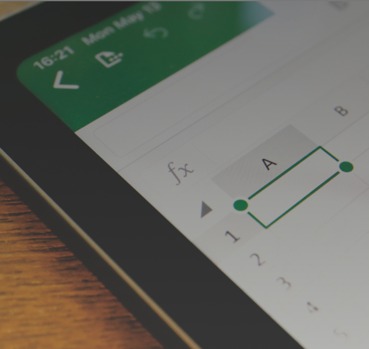 <p><strong>Key metrics</strong> you need<br>to know at all times<br>on one screen:</p>
